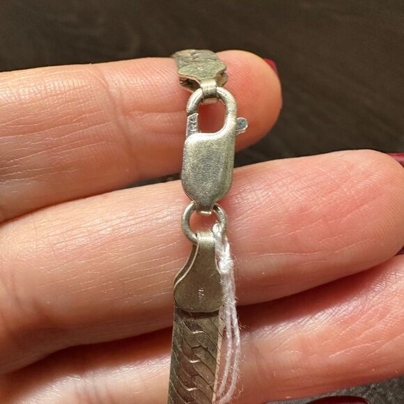 Unisex Stamped Italy silver .925 herringbone bracelet! - Picture 5 of 8